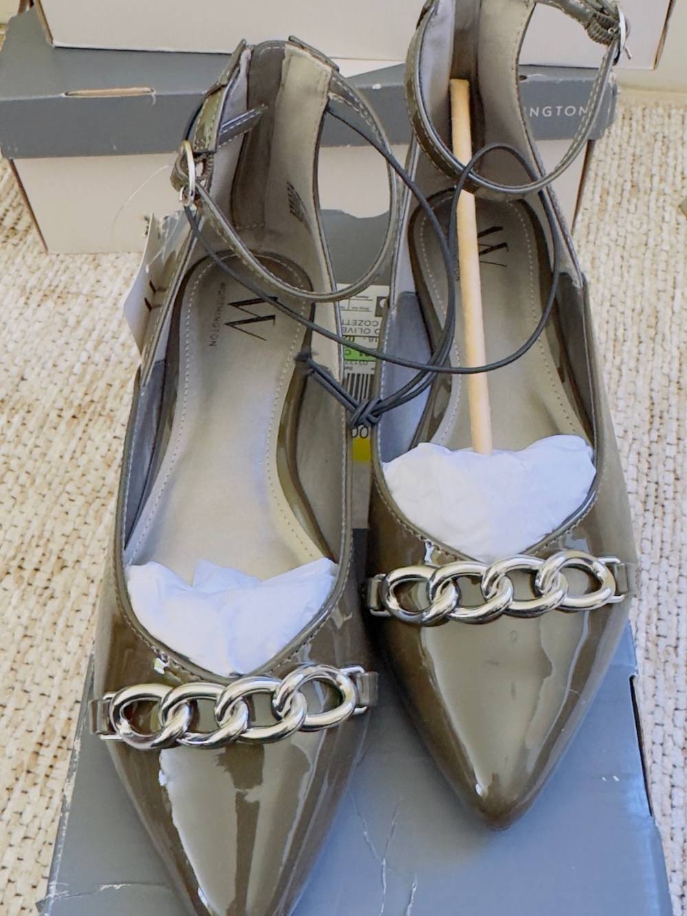 Worthington Olive Patent Pointed-Toe Slingback Flats with Chain Detail/ Size 8 - Picture 6 of 6